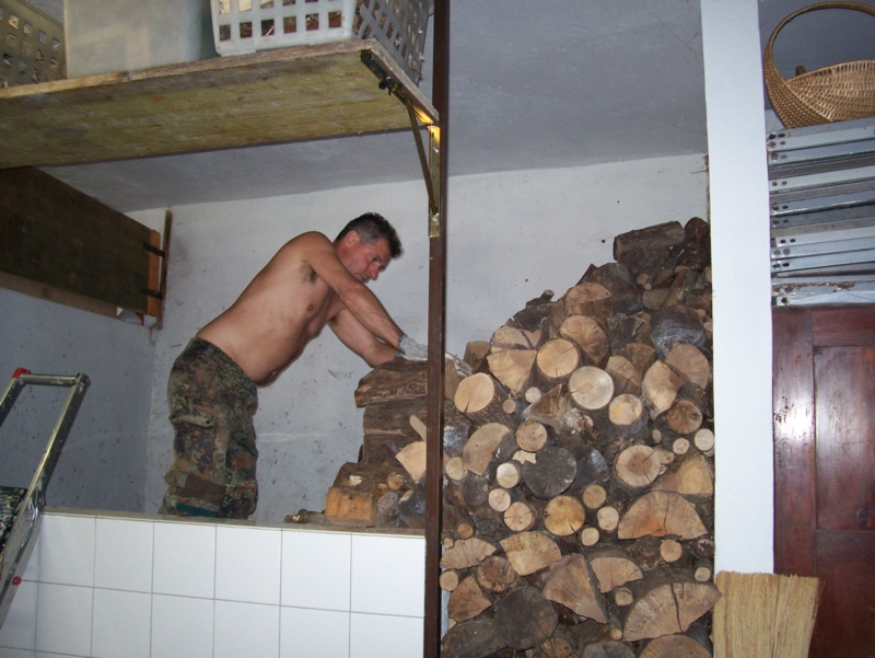  Image name: Persone009.jpg 
 width: 800 pixel 
 height: 601 pixel 
 Size: 367154 bytes 
 Click to enlarge 